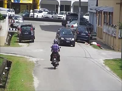 72-year-old woman in Malaysia struggling with a snatch