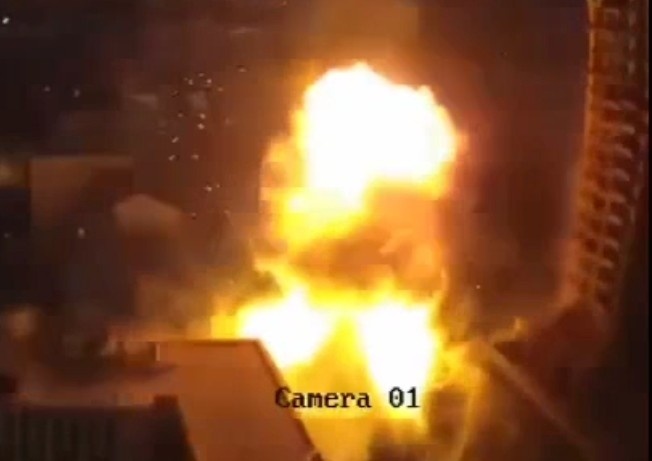 Ukrainian civilians eat 3 Iskanders. 