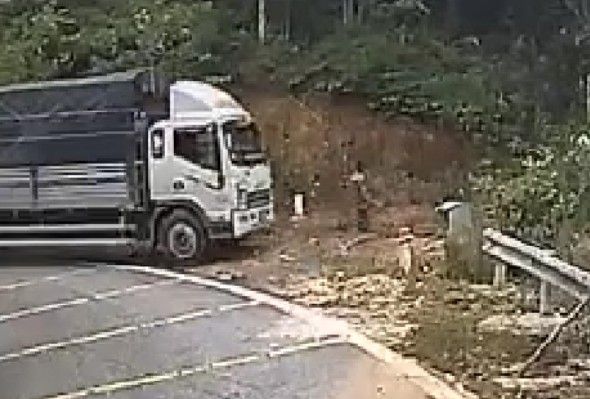 Man Chased And Killed By Huge Truck