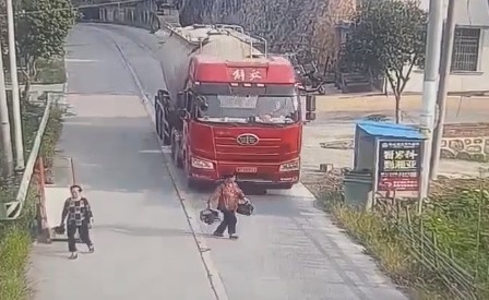 Slow Thinking Woman Crushed By Truck