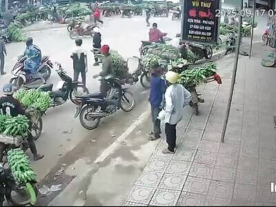 Truck Crashes Into Banana Market Killing 3 Vendors In Vietnam