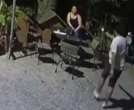 Turkish man randomly shoot and kill 3 persons in front of nightclub 