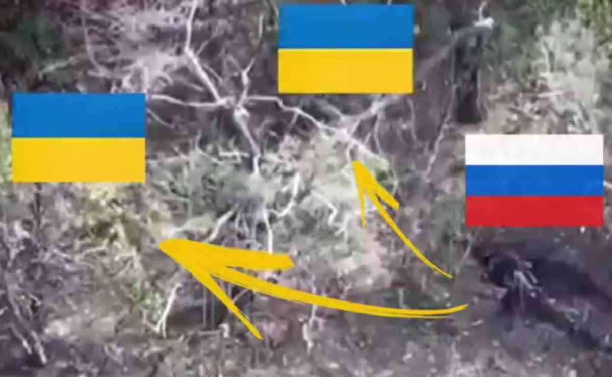 Hidden Russian kills two enemies.