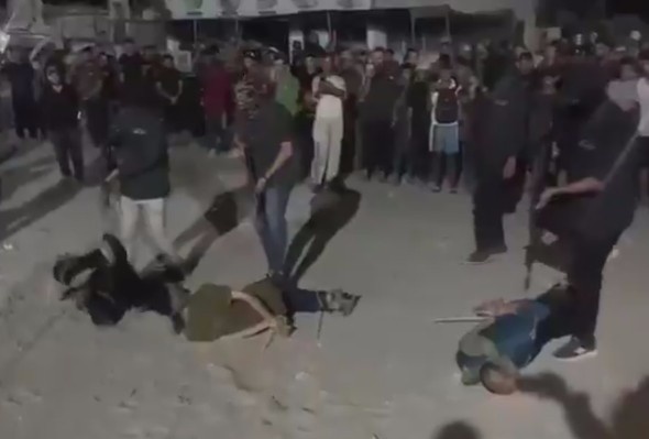 Hamas execute three Israeli spies in the middle of Gaza City(2 angles)