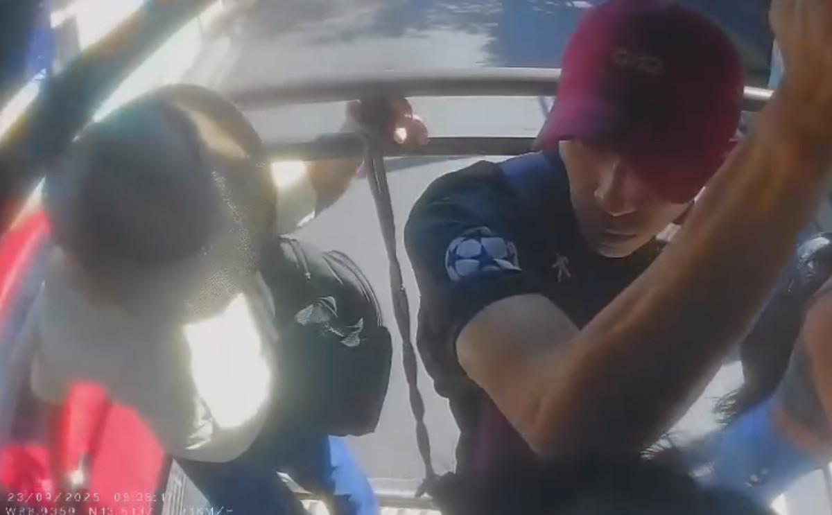 Old Man Dies After Falling From Pickup Truck In El Salvador