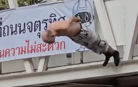 Foreign Man Jumped from Bridge 