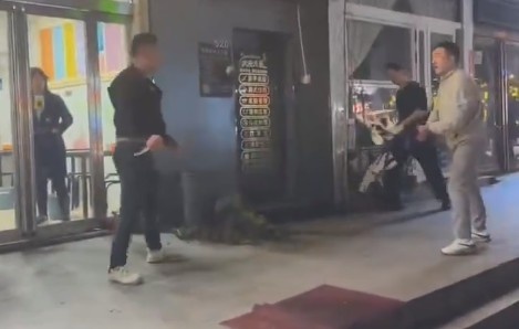 Sicko Stabs EX-Girlfriend, Bystanders In China