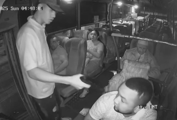 INSTANT KARMA: Robbery Of The Bus Passengers Goes NOT As Planned
