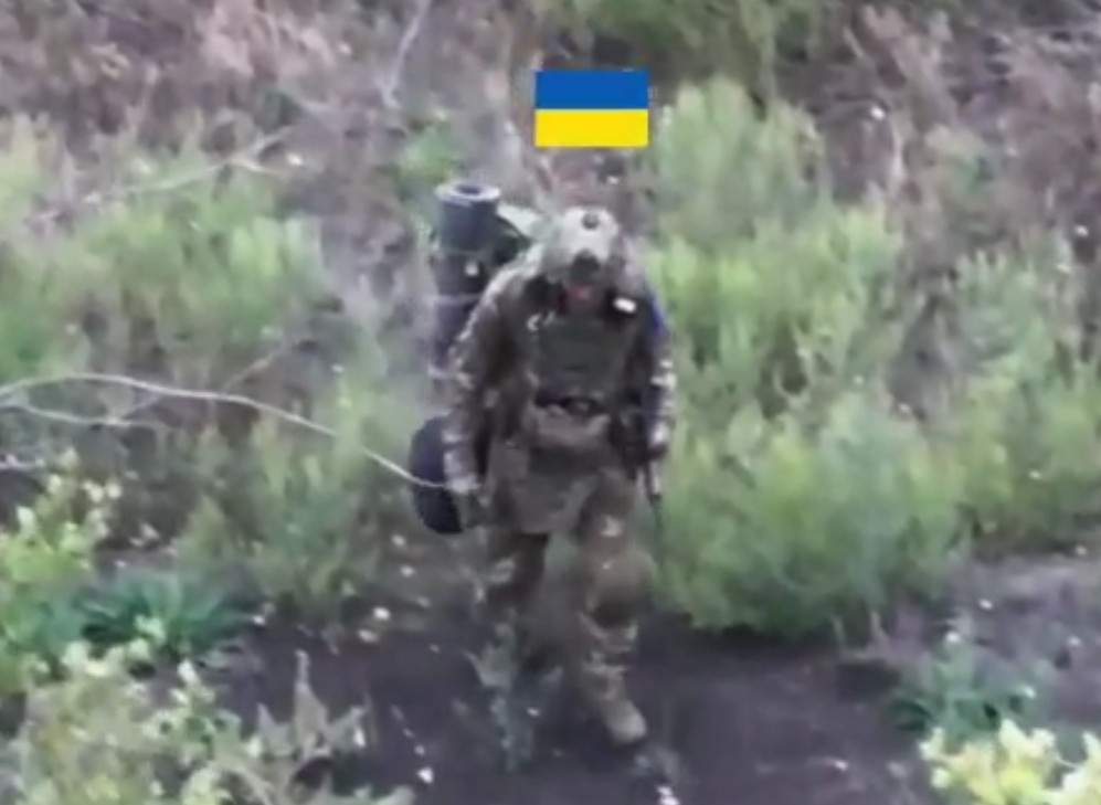 1 Russian vs 2 Ukrainians. 