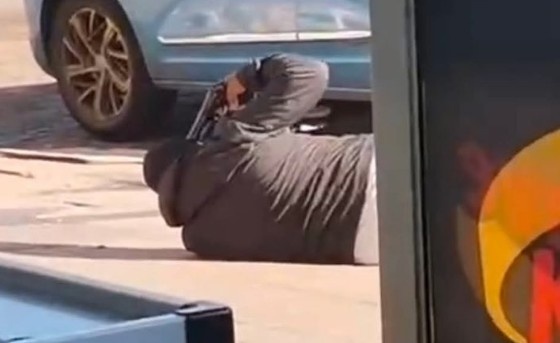 Cornered And Wounded Bank Robber Shoots Himself In The Head