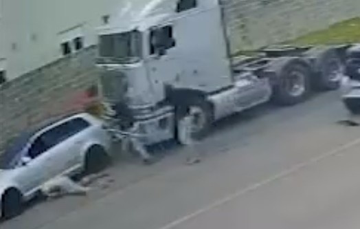 Man Gets Executed In Front Of Mother And Daughter In Brazil (Clean)