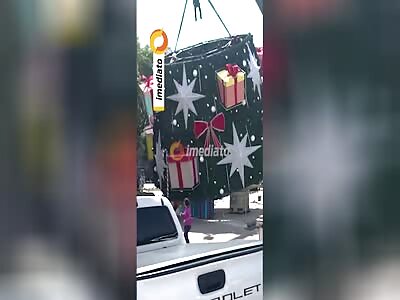 CHRISTMAS!! 2 SERIOUSLY INJURED IN CHRISTMAS DECORATION FALL