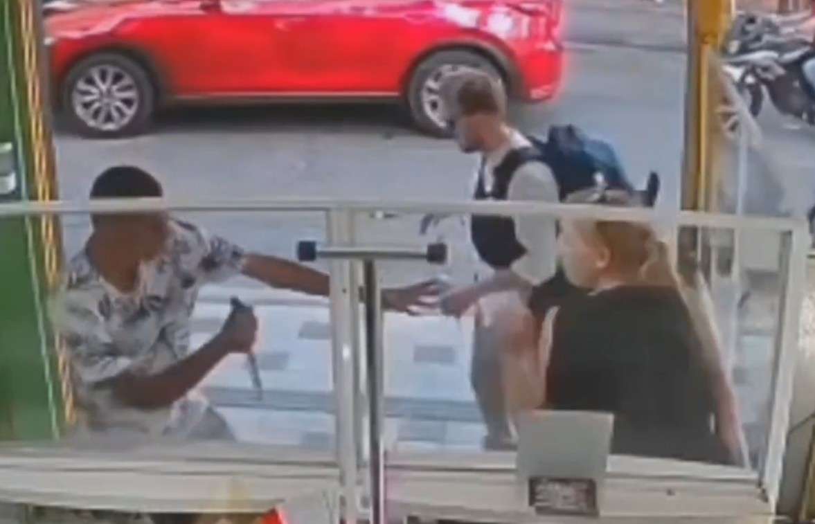 Knifeman Trying To Rob American Torists Meets Karma