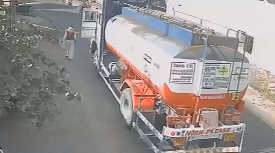 Man Leaves A Tanker Truck Seconds Before It Kills Him