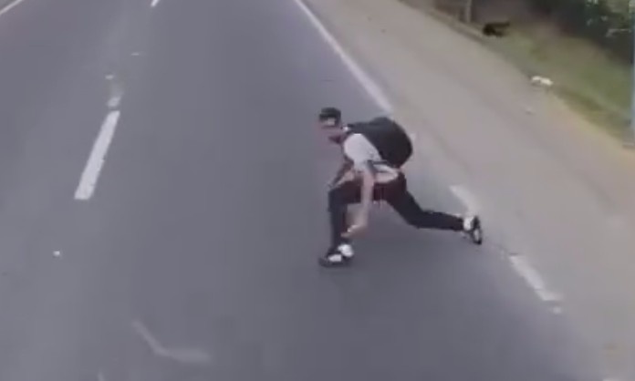 Man Throws Himself Under Moving Truck In Ecuador