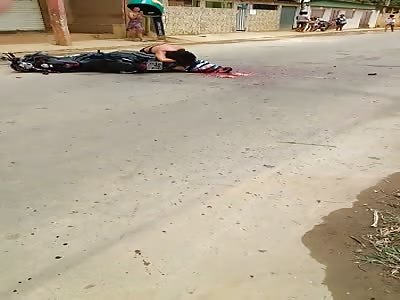 Dead man in the neighborhood flexal in Cariacica with shot of caliber 12 in the face video 1