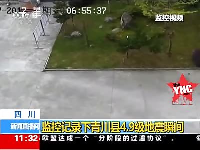 4.9 earthquake everything is moveing