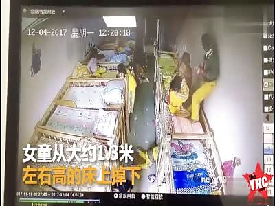 girl  on her  lunch break went slamming down from 1.3 meters on her head