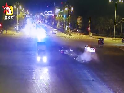 Motorcycle man sent flying in Wenzhou