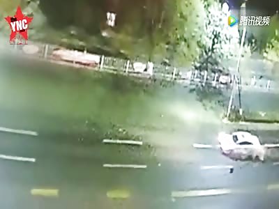  an old lady trying to across the road dies in Lanzhou