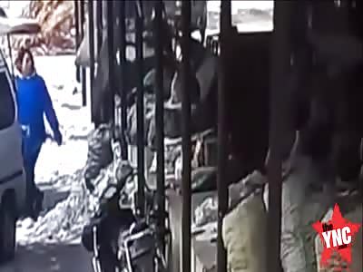 a roof fell on to a man in Changtu