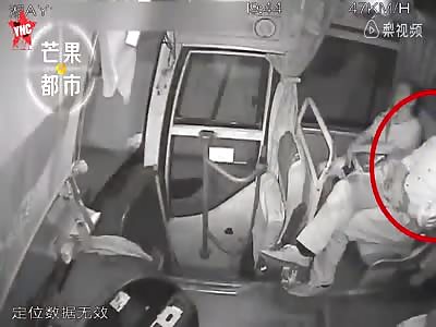 man tries to kill every one on the bus and then stars hitting a person with a hammer 