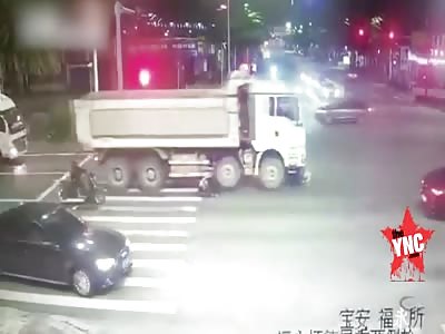  Wang Mou got crushed by a truck but his brother He Mou escaped in Guangdong