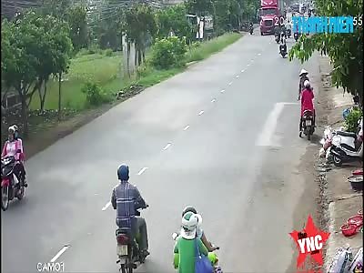 BRUTAL accident in  Cáº§n Giuá»™c District