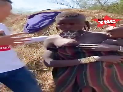 Chinese tv crew visits a African family  