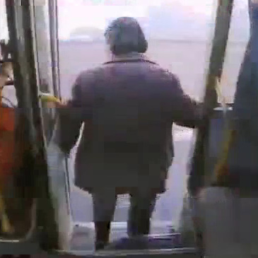 A Passenger Fell From a Moving Bus In Chizhou