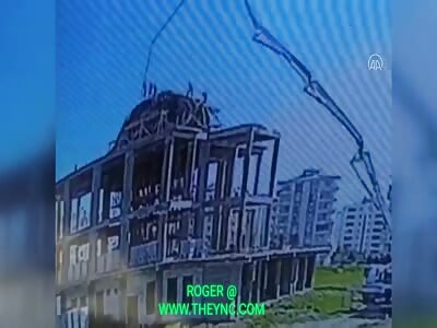 6 workers fall of large scaffolding in Turkey