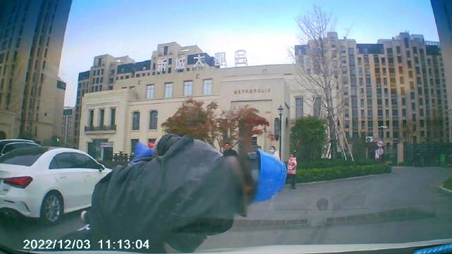 Xiao is his car knocked down Jiang on his bike in Wuhu City 