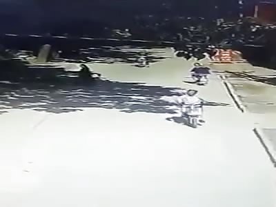 Crazy Driver Try's To Kill Cyclists With A Hammer.