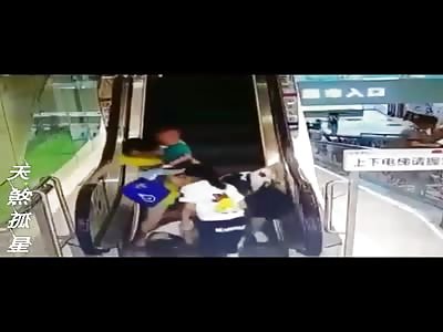 Kid Gets Fingers Torn in an Escalator + Aftermath