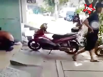 barber shop man, is attacked with knife