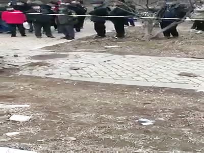 The water well exploded, the manhole cover flew and killed passers-by