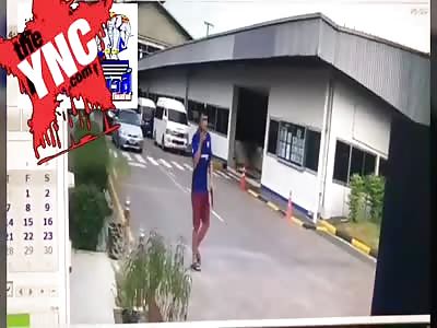 Hitman open fire in broad daylight