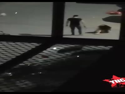 damn it, woman is hit by her boyfriend, in the middle of the street