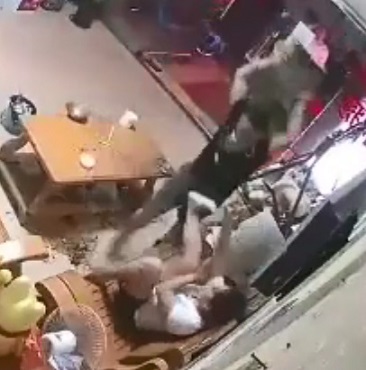 Boss Cruelly Beats Female Employee at Work