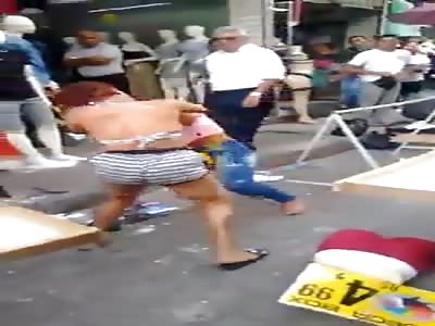 Women fight in street commerce