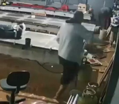 SHOCKING Footage Shows the Landslide that Hit Brazilian Warehouse.