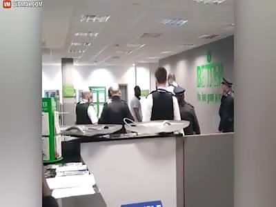 Man shrugs off 50,000-volt Taser shot...