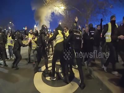 Clashes between taxi drivers and riot police in Madrid 