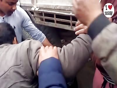 2 youths caught stealing goats 