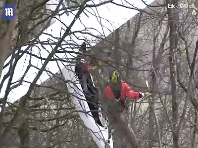 Helicopter aircrew rescue stranded glider pilot
