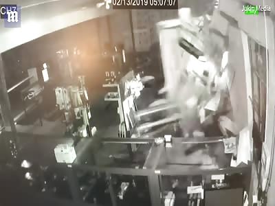 Thieves attempting smash-and-grab accidentally hit accomplice