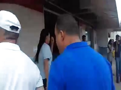 (FULL VÃDEO) Thief shot a merchant and was brutally beaten