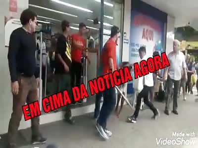 robber beaten by population