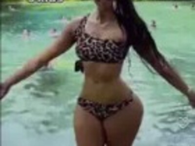 The giant hand warping kills me