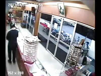 Man tries to Interrupt Thug Robbing a Store and is Killed Instantly